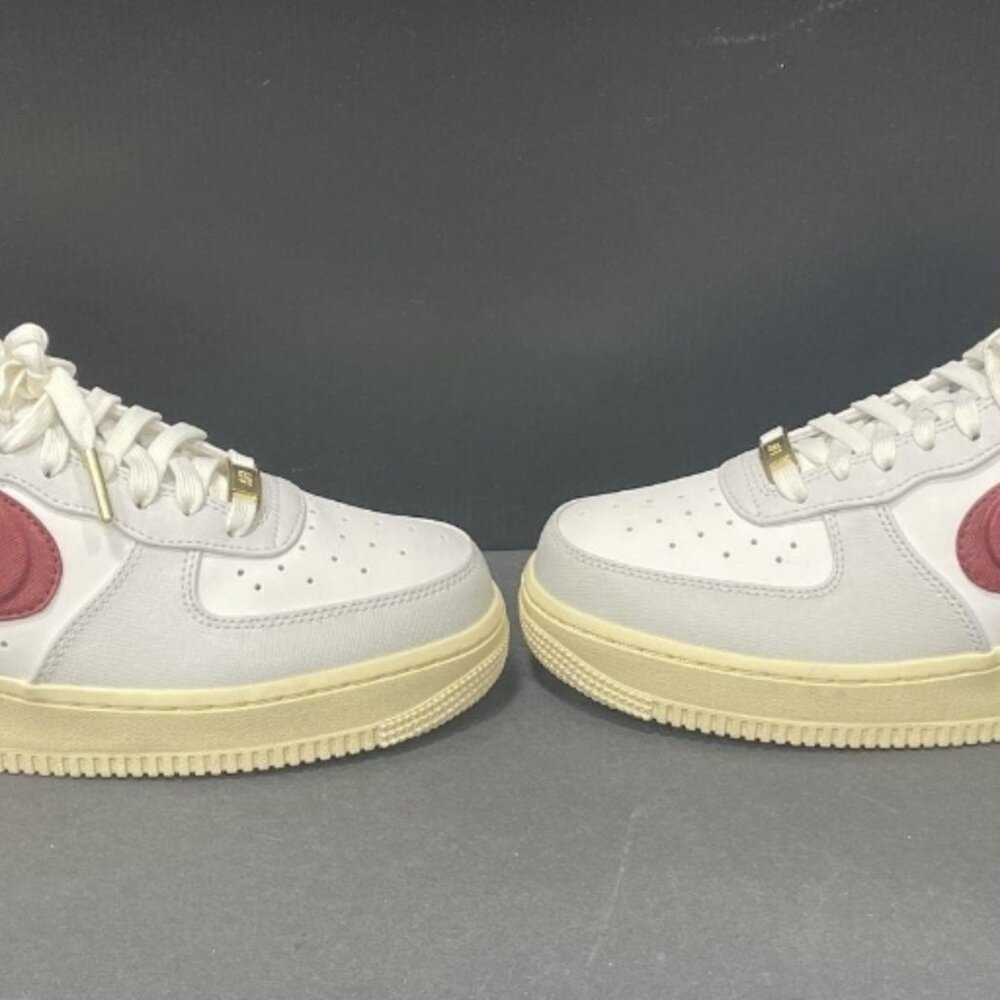 NWOT Nike Air Force 1 ’07 SE Women’s Sneakers | Size 8 - Picture 2 of 5